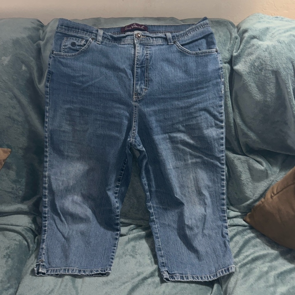 Gloria Vanderbilt size 14 stretchy capri Jeans 💕